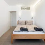 Arena - Vivo & W Free Parking